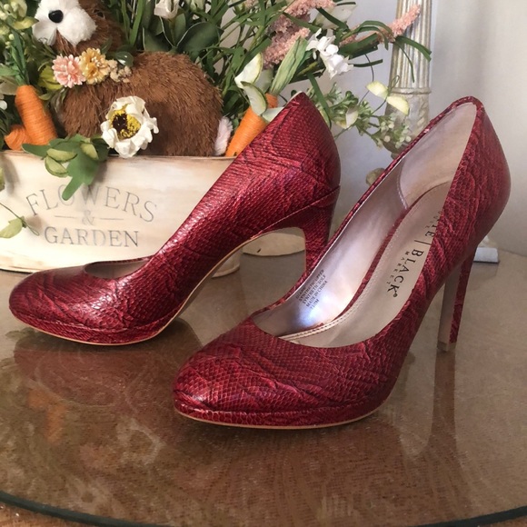 WHite House /Black market Deep red reptile print Pumps - Picture 3 of 6